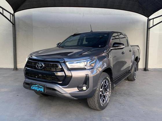 TOYOTA HILUX 2.8 D-4D TURBO DIESEL CD SRX 4X4 AUTOMÁTICO